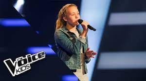 Emma cerchi gagne le concours the voice kids 5 le 7/12/2018 avec la chanson i have nothing de whitney houston. Emma Hello The Voice Kids 2018 The Blind Auditions Youtube