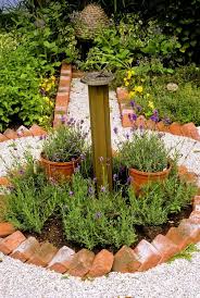 Eine Schone Gartenabtrennung Gibt Ihrem Garten Das Gewisse Etwas 10 Ideen Garten Ideen Beetumwandungen Und Garten