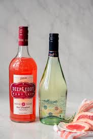 Grapefruit White Wine Spritzer Vintage Kitty