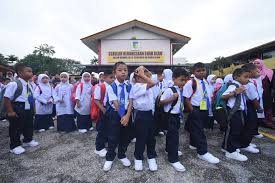 Pembinaaan sekolah ini telah dimulakan pada bulan september 1981 dan siap sepenuhnya pada bulan januari 1984. Berita Harian On Twitter Sebahagian Daripada 130 Orang Murid Tahun Satu Beratur Semasa Taklimat Pada Hari Pertama Sesi Persekolahan 2018 Di Sekolah Kebangsaan Shah Alam Seksyen 16 Shah Alam Foto Mohd