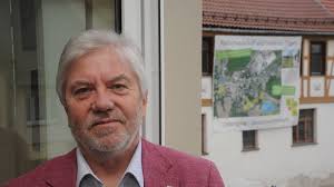 „Ein Maßband brauche ich nicht“: Der Triptiser Bürgermeister Peter Orosz  über einen missverstandenen Witz, den Biber, das Porzellanwerk und Dr. K.