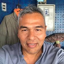 Lainez con el zurdazo y al fondo.