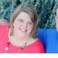 Carolyn Hanneman's Instagram, Twitter & Facebook