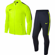 Pantalon de jogging jaune 2 poches latérales elastique à la taille avec cordon de serrage elastique aux chevilles composition : Jogging Jaune Homme Nike