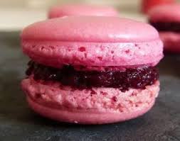 Macarons Aux Framboises Recette Facile Pour Debutant Avec Ou Sans Thermomix Tm31 Recette Recette Macaron Recette Macaron Facile