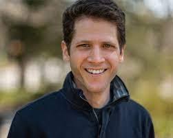 Etta Forti's Instagram, Facebook & TikTok