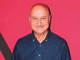 Anupam kher family with parents, wife, son & brother we are introducing anupam kher's family. Watch Bollywood Actor Anupam Kher Gets His First Covid 19 Vaccine Bollywood Gulf News
