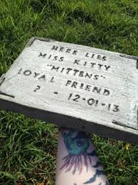 You can rough out an initial headstone design concept, design your own headstone online, or create an accurate list of materials. Diy Pet Tombstone Memorial Stone 5 Steps With Pictures Instructables