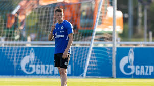 Bei den toren führen die hamburger leicht mit 178:173. Holstein Kiel Reese Kehrt Zuruck Und Greift Vertragsende Auf Schalke Vor Transfermarkt