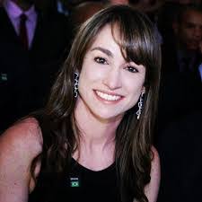 Erika Pedrosa's Instagram, Twitter & Facebook