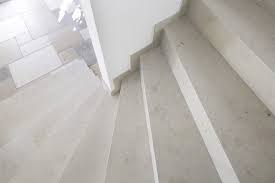 Kalksteinfliesen Jura Marmor Grau Beige Stein Antik Crafted Stone In 2020 Treppe Fliesen Steintreppen Treppe