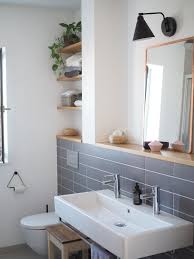 Wenig Fliesen Dazu Ein Bisschen Holz Schwarz Und Viel Weiss Unser Badezimmer Bathroom Badezim Kleine Fliesen Badezimmer Innenausstattung Neues Badezimmer
