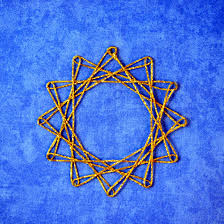 Sie werden meistens nicht mit faden gebunden, sondern. 12er Fadenstern Aus Der Universal Legeform 10cm Jeden Zweiten Staken Umwickeln Mit Waschestarke Haltbar Gem Strohsterne Basteln Strohsterne Sterne Basteln