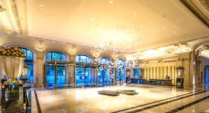 The peninsula paris offers 200 accommodations with ipod docking stations and mp3 docking stations. Grand Hall Entree Bild Von The Peninsula Paris Tripadvisor