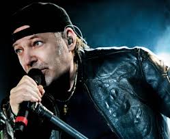 Il 2011 di vasco rischia di diventare seriamente un anno memorabile nella sua già turbolenta biografia. Vasco Rossi