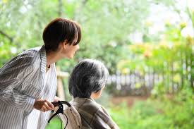 介護離職を防ぐ！ダスキン調査が示す仕事と介護両立の秘訣とは？ - Imagen principal del artículo