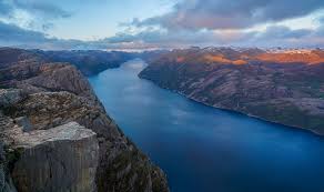 Impossible 7 estaba programada para ser lanzada en los estados unidos el 19 de noviembre de 2021, por paramount pictures, seguido de un lanzamiento en streaming en paramount+ pero se retrasó hasta el el 27 de mayo de 2022. Preikestolen Hike The Pulpit Rock In Norway Unusual Traveler