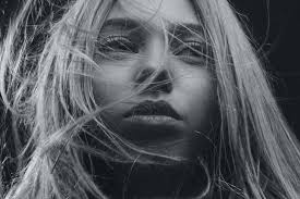 Amikor ordítva siratod magatokat