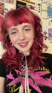 🧐🧐 #wlw #fypシ #foryoupage #fyp #pinkhair #graphicliner #graphiceyeliner  #makeupinspo #glitter