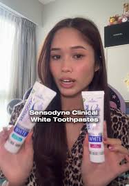 Whiten Teeth Comfortably with Sensodyne Clinical White