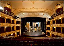 A vígszínház nem kívánta és nem is kívánja ezt az utat követni. Theater Datenbank Datenbank Europaische Theaterarchitektur