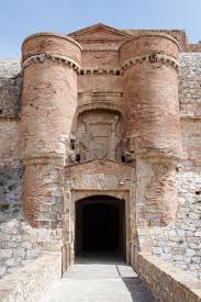 La Forteresse De Salses Le Chateau Voyager En Photos Blog Voyage Chateaux Cathares Chateau A Visiter Forteresse
