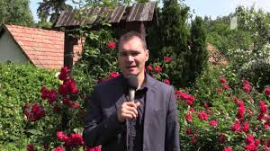 A pünkösdi istentisztelet keretében úrvacsorára is sor kerül úgy, hogy minden résztvevő maga hozza a kenyeret és a bort (poharat). Punkosdi Koszonto 2019 Youtube