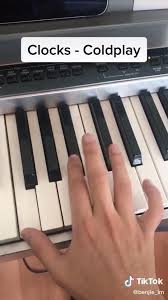 Clocks Coldplay Video Em 2020 Aprendendo A Tocar Piano Musicas De Piano Ensino De Piano