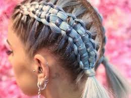 Trekking Sandalen Feiern Dank Chanel Ein Stylisches Comeback Wir Haben Gunstige Shopping Alternativen Flechtfrisuren Geflochtene Frisuren Haar Styling