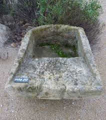Bac Ancien En Pierre De Style Petit Lavoir Atelier Alain Bidal Materiaux Anciens En Provence Jardiniere En Pierre Lavoir Deco Jardin