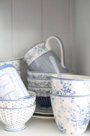 Check spelling or type a new query. Die Letzten Tage Habe Ich Hier Im Ladchen Ausgepackt Eingepackt Und Dekoriert Wie Ein Wildgewordener Handf Blaues Geschirr Geschirr Weiss Schones Geschirr