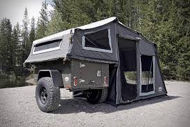 Der Ehrfurchtige Journey Trailer Von Freespirit Recreation Ist Ein Basislager Paket Ideal Fur Den Begeisterten Camp Jeep Camping Zeltanhanger Offroad Anhanger