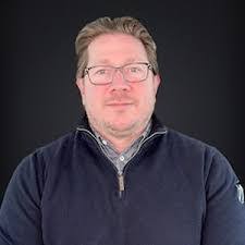 Chris Liszewski's Instagram, Twitter & Facebook