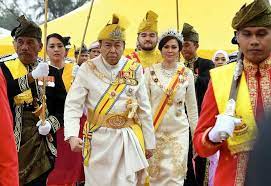 His royal highness ascended the throne on 22 nd november 2001, succeeding his father, sultan salahuddin abdul aziz shah. Selangor Sultan Tengku Permaisuri Complete Second Dose Of Covid 19 Vaccine Malaysia Malay Mail