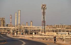 الاقتصادي بحث عن محاور النفط في العالم، حيث تبين أن الحقول الضخمة التي تنتج يومياً أكثر من مليون برميل يومياً، هي مصدر الطاقة الأكثر أهمية في ورصد الاقتصادي قائمة بأكبر 10 حقول النفط في العالم، حيث تتدرج الحقول التالية: Ø£Ø®Ø¨Ø§Ø± Ø­Ù‚Ù„ Ø§Ù„ØºÙˆØ§Ø±
