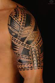 Signification Tatouage Le Symbole Tatouage Derriere 40 Motifs Populaires Tatouage Maori Tatouage Tribal Homme Tatouages Tribaux Hawaiens