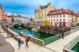Ljubljana, die von südländischem lebensgefühl geprägte hauptstadt mit ihren 200.000 einwohnern, ist von maribor rund eine stunde entfernt. Meine Erasmus Erfahrung In Ljubljana Slowenien Wirtschaft Fakultat Erfahrungen Mit Erasmus Laibach