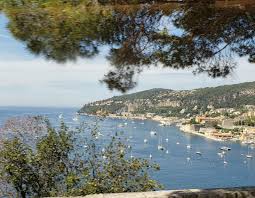 Για το 2013 τιμήθηκε με γαλάζια σημαία. Proorismos Kyanh Akth Ena Eyfrosyno Ekpaideytiko Ta3idi Doukas School