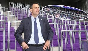 Austria wien took the lead through goals by alexander grünwald and aleksandar jukić and looked like the winner for a long time. Fk Austria Wien Fan Kurve Fordert Rauswurf Von Vorstand Markus Kraetschmer