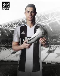 Cristiano ronaldo dos santos aveiro goih comm (born 5 february 1985) is a portuguese professional footballer who plays as a forward for italian club juventus and the portugal national team. Download Cristiano Ronaldo Juventus Wallpaper 4k Pictures Ideazze