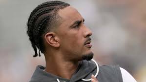 Leo's Manning and Wenglikowski sign for next level