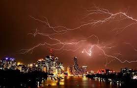 Die übersichtskarte enthält eine zusammenfassung aller unwetterwarnungen sowie nützliche wetterhinweise für deutschland. Gewitter Spektakel In Australien Heftiges Unwetter In Brisbane Pictures Of The Week Pictures Wild Weather