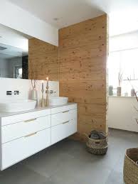 Naturholztrenwand Badezimmer Schlicht Zeitlos Badezimmer Gestalten Badezimmer Dekor Badezimmer Innenausstattung
