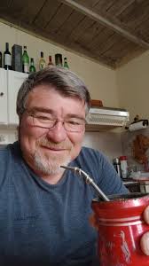 Buen día al grupo desde balcarce mirando tele y tomando matesbuen domingo  para todos