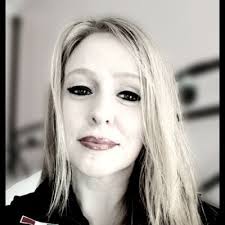 Bonnie Dinsmore's Instagram, Twitter & Facebook