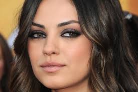 Родилась 14 августа 1983 года в черновцах (украинская сср). How To Do Mila Kunis Smokey Eye Makeup In 4 Easy Steps Indian Makeup And Beauty Blog Beauty Tips Eye Makeup Smokey Eyes Zuri