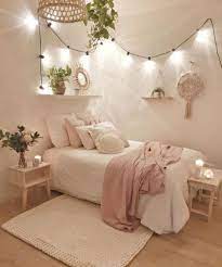 House Plant Community On Instagram Hot Cocoa And Fuzzy Socks Please Haus Apartment Bedroom Design Small Apartment Bedrooms Small Room Bedroom