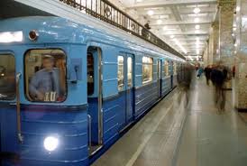 На кадрах видно, что ливнем залило платформы станций, улицы в городе. Kievskoe Metro Posle Otkrytiya Mogut Snova Zakryt