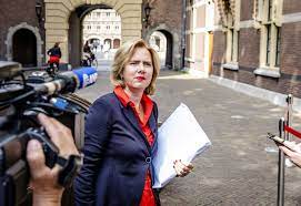 Jun 25, 2021 · voor 1450 van die woningen heeft minister cora van nieuwenhuizen van infrastructuur en waterstaat nu de maatregelen vastgesteld. Het Feyenoord Hoogtepunt Van Minister Cora Van Nieuwenhuizen Ik Was Schor Van Het Gillen Nieuwsjaar 2019 2020 Ad Nl