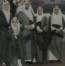 الملك فيصل بن عبد العزيز رحمه الله وبجواره الامير سعود الفيصل وهو طفل وزير الخارجية egyptian newspaper historical photos king faisal